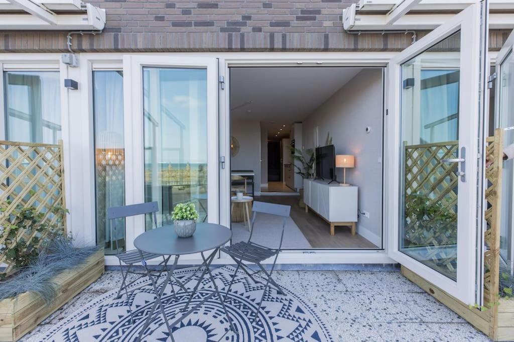 Haya Sieview - 'the Beach' *