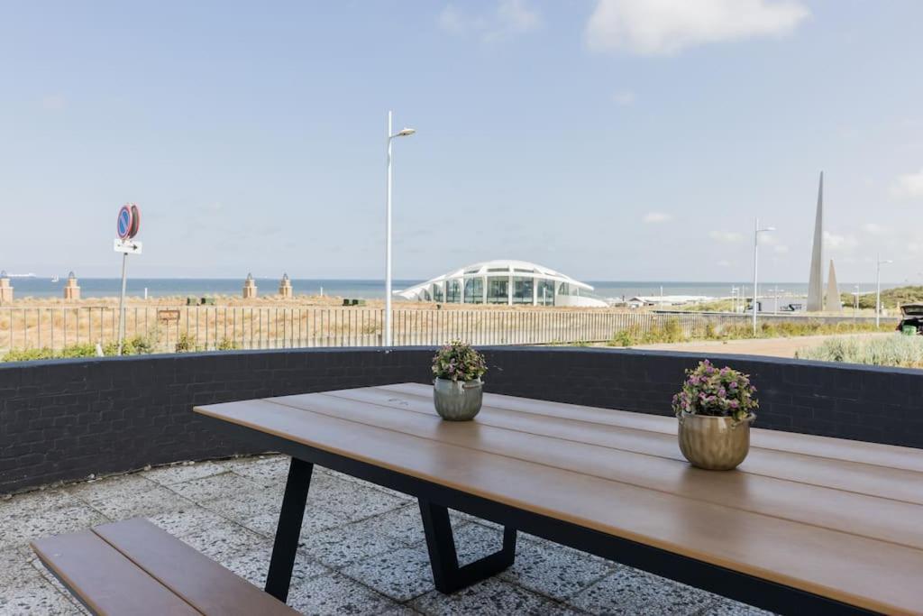 Haya Sieview - 'the Beach' Den Haag